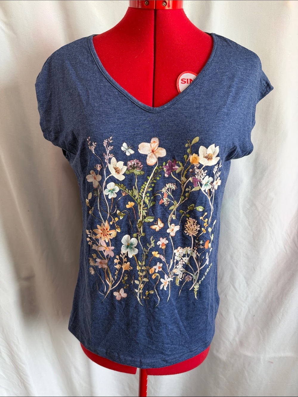 Floral V-Neck Short Sleeve Tee in Navy